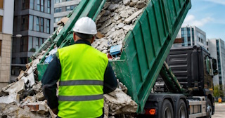 Вывоз строительного мусора в Коркине: услуги лицензированной компании — ПроМусор